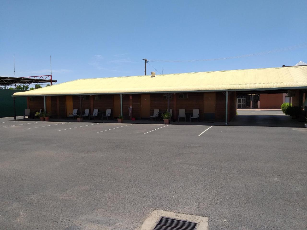 Country Mile Motor Inn フォーブス エクステリア 写真